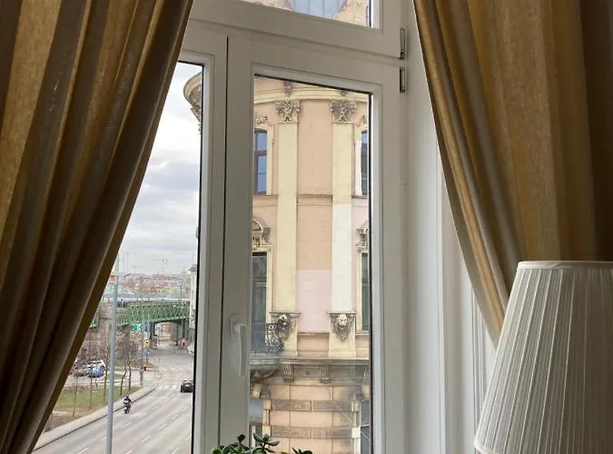 Smart Living Apartment *